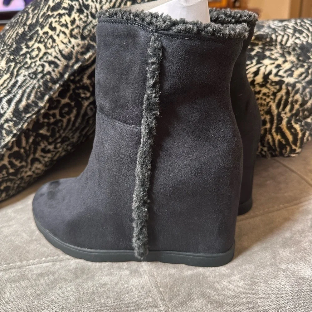 Shoe Dazzle Black Winter Rain Boots with Furry Lining